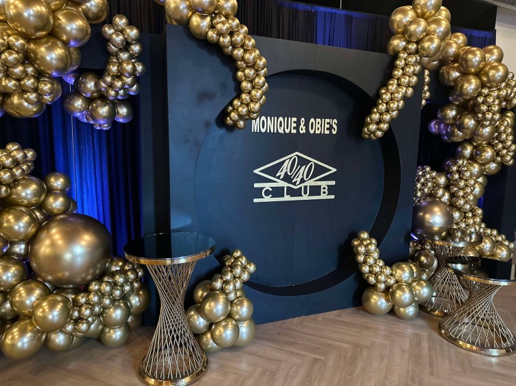 THE LUXE RING WALL
