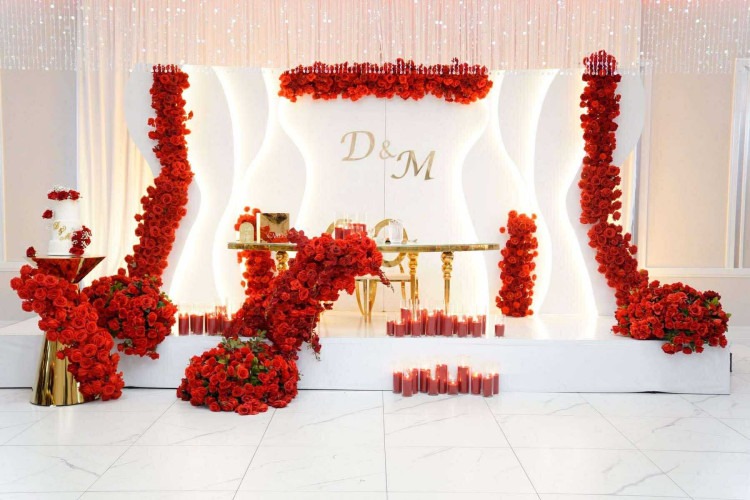 LUXE LOVE WALL
